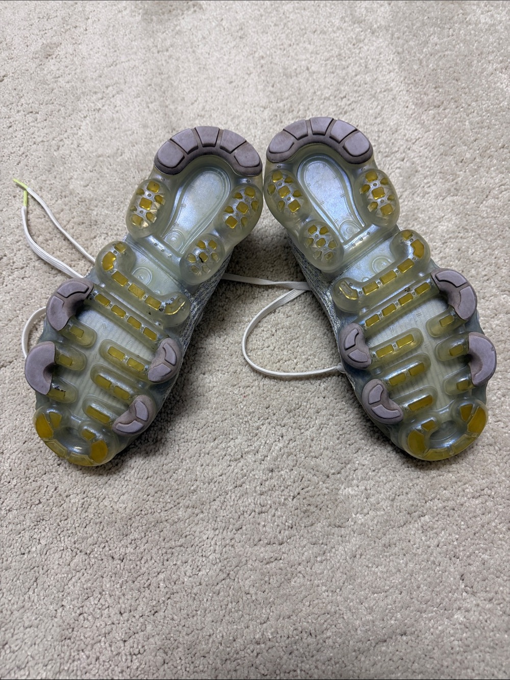 Nike Women's Light Gray and Lavender Vapormax Running Shoes - Picture 5 of 6